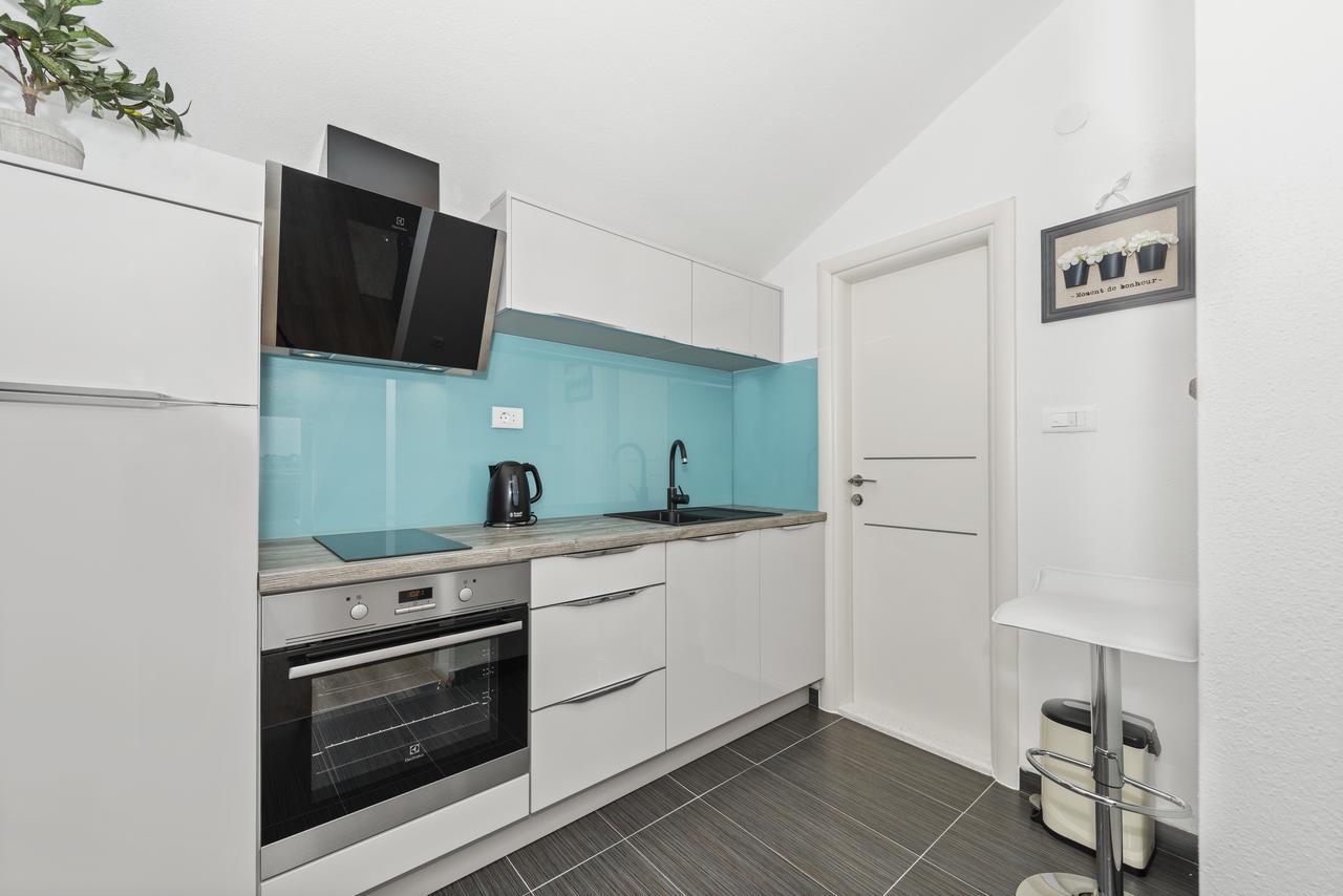 Nikola Apartment